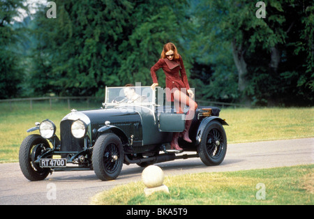 DIE AVENGERS (1998) RALPH FIENNES, UMA THURMAN AVEN 123 Stockfoto
