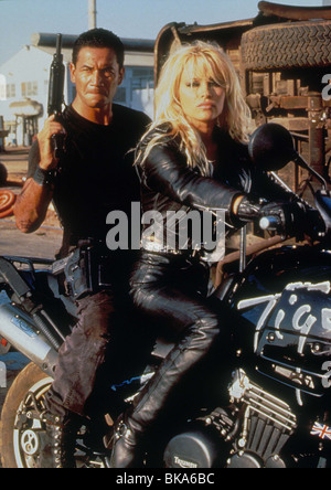 BARB WIRE (1995) TEMUERA MORRISON, PAMELA ANDERSON BARB 002 Stockfoto