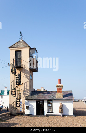 Süden blicken Sie Turm am Strand von Aldeburgh, Suffolk, UK Stockfoto