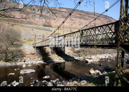 Stillgelegten malerische Dorf Elan Hängebrücke am Fluss Elan nachgeschalteten der Caban Coch dam Rhayader, Mid Wales, Vereinigtes Königreich Stockfoto