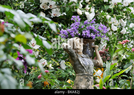 Glockenblume (Campanula) mit weiblichen Figur. Design: Jutta wahren Stockfoto