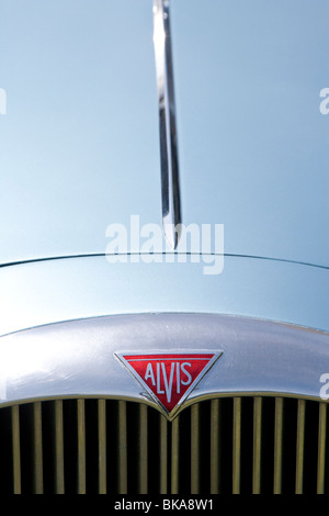 ALVIS MOTORHAUBE BEI OLDTIMER-SHOW Stockfoto