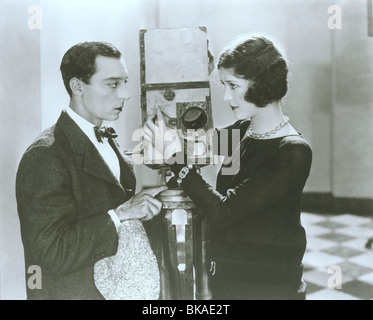 DER KAMERAMANN (1928) BUSTER KEATON, MARCELINE DAY CAMM 001 P Stockfoto