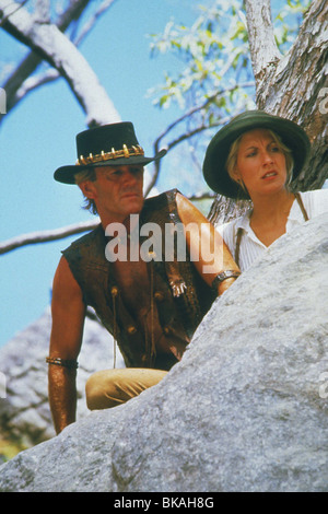 CROCODILE DUNDEE II (1988) PAUL HOGAN, LINDA KOZLOWSKI CR2 020 Stockfoto