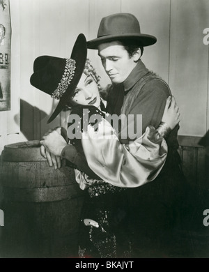 DESTRY REITET WIEDER (1939) MARLENE DIETRICH, JAMES STEWART DRAG 004P Stockfoto