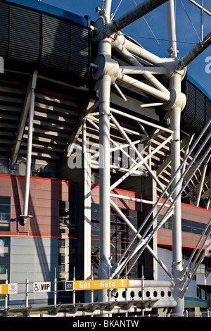 Das Millennium Stadion Cardiff, Wales, gesehen vom River Walk Stockfoto