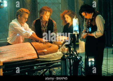 FLATLINERS (1990) KIEFER SUTHERLAND, KEVIN BACON, JULIA ROBERTS, OLIVER PLATT FLT 079 L MOVIESTORE COLLECTION LTD Stockfoto