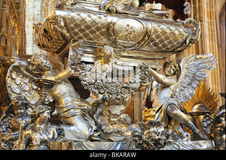 St. Vitus Kathedrale Prag, Pragerburg, Tschechische Republik, Interieur, St. Johannes von Nepomuk (Nepomuk) Grab Stockfoto