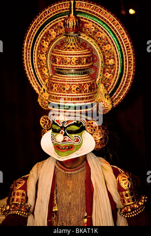 Wohlgefühlt, eine Figur aus einer Kathakali Aufführung in Kerala, Indien Stockfoto