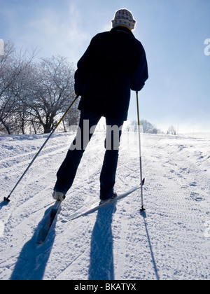 Cross Country Ski Ski / Skifahren in den französischen alpinen Ferienort Plateau De Sur Lyand. Ain-Departement Frankreichs. Stockfoto