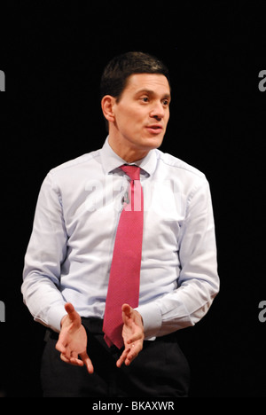 Britische Außenminister David Miliband gibt eine öffentliche Rede in der St. Pauls-Kirche in Hammersmith, West London. Stockfoto