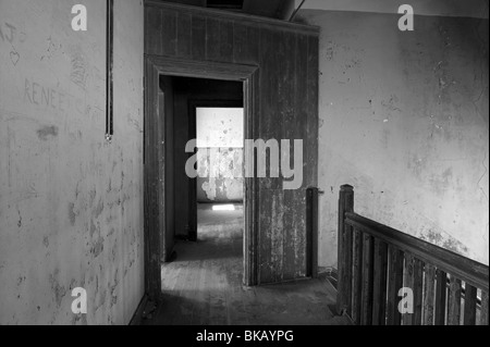 Flur und 2. Stock Landing in der Architekt oder Architekten Haus, Kolmanskop Geisterstadt in der Nähe von Lüderitz, Namibia Stockfoto