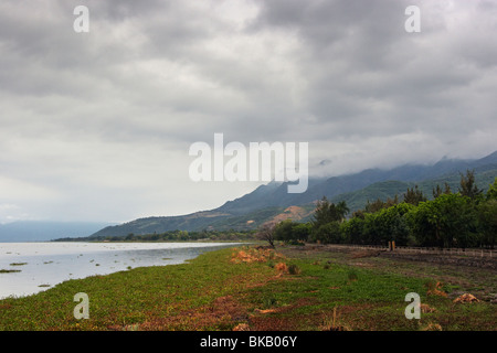 Mit Blick auf Lake Chapala von der nördlichen Küste in Ajijic, Mexiko. Stockfoto