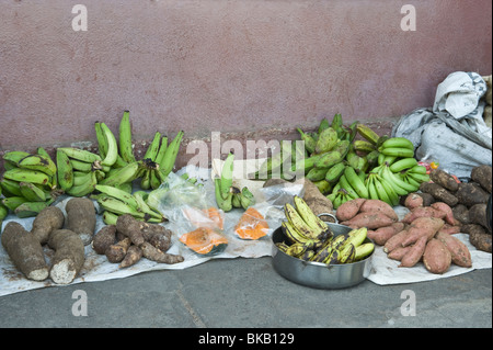 Gemüse und Obst zu verkaufen Straße Markt Soufriere St. Lucia Windward-Inseln West Indies Karibik Mittelamerika Stockfoto