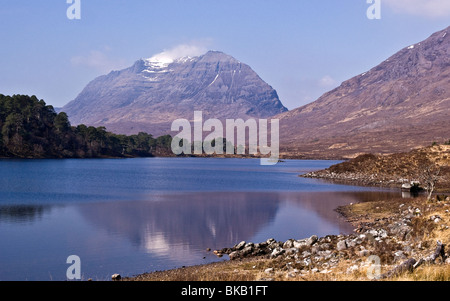 Berühmten Torridon Berg Gipfelns vom Loch Clair in Glen Torridon schottischen Highlands. Stockfoto