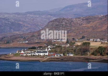 Das kleine Dorf Shieldaig befindet sich am Loch Shieldaig südlich von Loch Torridon in Western Highlands von Schottland Stockfoto