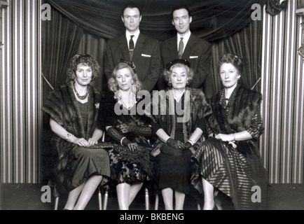 DIE KRAYS (1990) SUSAN FLEETWOOD, BILLIE WHITELAW, GARY KEMP, AVIS BUNNAGE, MARTIN KEMP, CHARLOTTE CORNWELL KRY 001 P Stockfoto