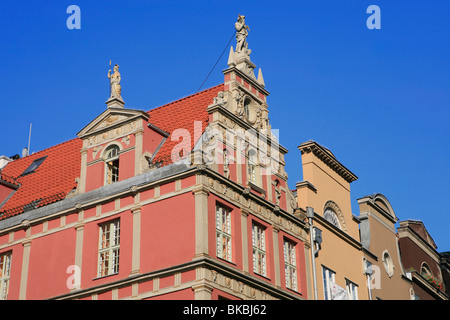 Statue der Pallas Athene und Zeus auf dem Tourismusbüro der lange Markt in Danzig, Polen Stockfoto