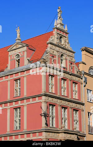 Statue der Pallas Athene und Zeus auf dem Tourismusbüro der lange Markt in Danzig, Polen Stockfoto