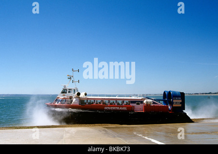 UK, England, Southsea, Hampshire, Isle of Wight Hovertravel 007 Hovercraft in 1990er Jahren Stockfoto