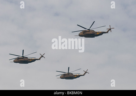 Kampf gegen Sie israelische Hubschrauber (Sikorsky CH-53) auf einer Airshow der israelischen Luftwaffe während Unabhängigkeitstag in Israel Stockfoto
