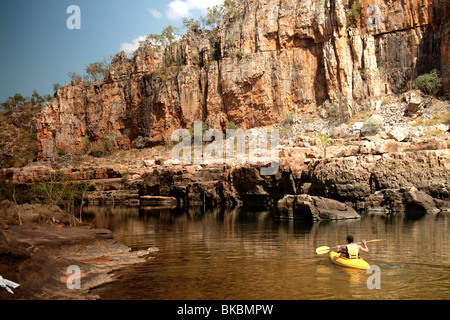 Kanu auf Katherine River im Nitmiluk National Park in der Nähe von Katherine, Northern Territory, Australien Stockfoto