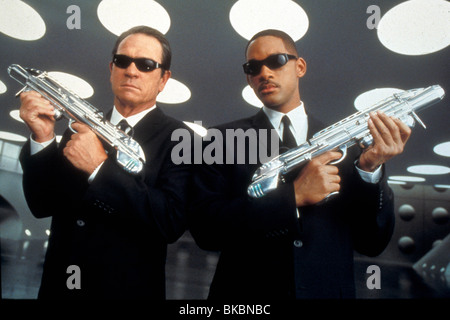MEN IN BLACK 2 (2002) TOMMY LEE JONES, WIRD SMITH MIB2 004 Stockfoto