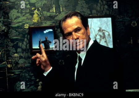 MEN IN BLACK 2 (2002) TOMMY LEE JONES MIB2 018 Stockfoto