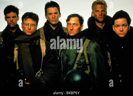 EINE MITTERNACHT KLAR (1992) KEVIN DILLON, GARY SINISE, ETHAN HAWKE, ARYE GROSS, PETER BERG, FRANCK WHALLEY MMDC 018 Stockfoto