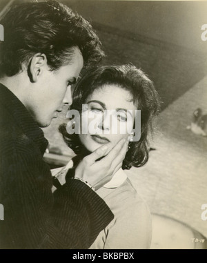 TIGER BAY (1959) HORST BUCHHOLZ, YVONNE MITCHELL TGB 001 P Stockfoto