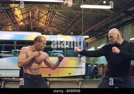 TRANSPORTER (2002) JASON STATHAM KAMPF BEFÖRDERUNG 001 57 Stockfoto