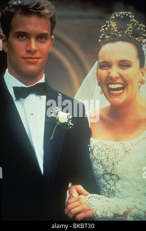 MURIEL'S WEDDING (1995) CHRIS HAYWOOD, TONI COLLETTE MURW 026 Stockfoto