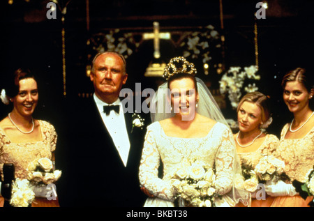 MURIEL'S WEDDING (1995) BILL HUNTER, TONI COLLETTE MURW 050 Stockfoto