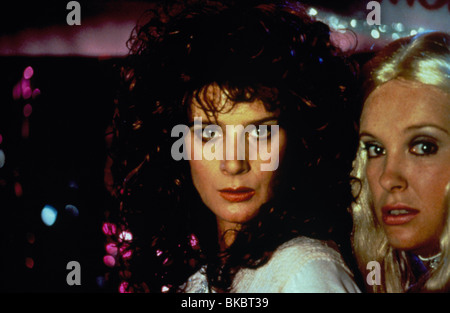 MURIEL'S WEDDING (1995) RACHEL GRIFFITHS, TONI COLLETTE MURW 051 Stockfoto