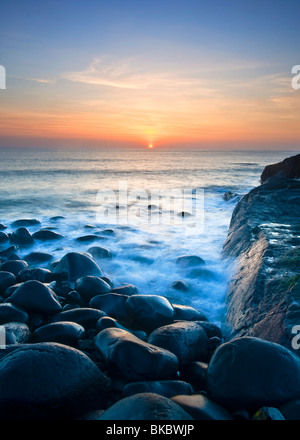 Sonnenaufgang über dem Embleton Bay, Northumberland Stockfoto