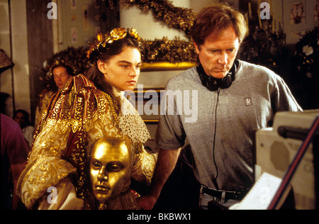 RANDALL WALLACE (DIR) O/S "DER MANN MIT DER EISERNEN MASKE" (1998) MIT LEONARDO DICAPRIO RAWA 002 Stockfoto