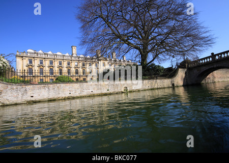 Eine Ansicht des Clare College in Cambridge vom River Cam Stockfoto