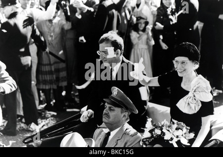 ZELIG (1983) WOODY ALLEN, MIA FARROW GLÄSER ZLG1 009P Stockfoto