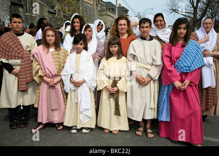 Kinder in Kostümen an Ostern oder Karfreitag Prozession Parade, "Little Italy", Toronto, Ontario, Kanada, Nordamerika Stockfoto