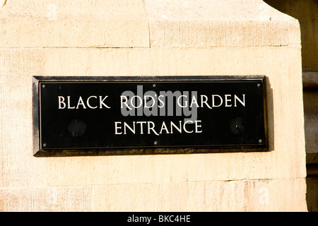 Schwarzer Ruten Garten Ortseingangsschild, Palace of Westminster / Häuser des Parlaments, London, UK Stockfoto