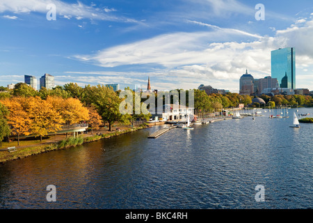 USA, Boston, Massachusetts, Skyline, über den Charles River, Beacon Hill und Downtown angesehen Stockfoto