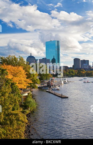 USA, Boston, Massachusetts, Skyline, über den Charles River, Beacon Hill und Downtown angesehen Stockfoto