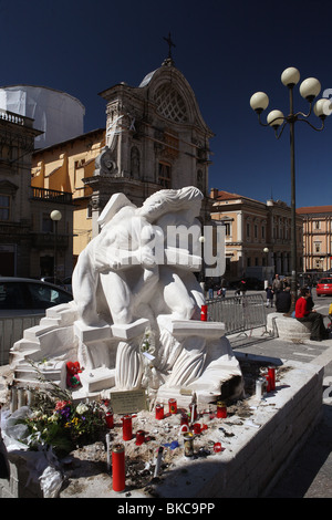 Erdbeben-Opfer-Denkmal Piazza Duomo L'Aquila Abruzzen Italien Stockfoto
