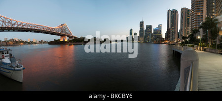 Von links: Stadt Story Bridge, Brisbane River & Downtown Brisbane, Queensland, Australien Stockfoto