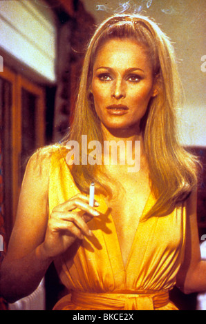 URSULA ANDRESS PORTRAIT Stockfotografie - Alamy