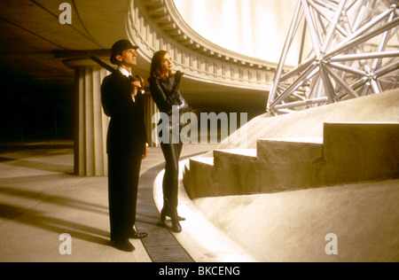 DIE AVENGERS (1998) RALPH FIENNES, UMA THURMAN AVEN 125 Stockfoto