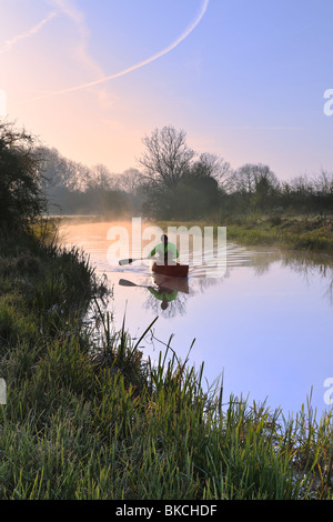 Kanu der Avon in der Morgendämmerung Stockfoto