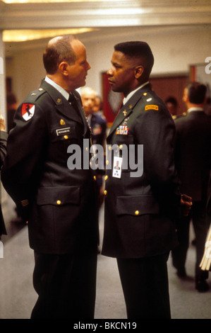 COURAGE UNDER FIRE (1996) MICHAEL MORIARTY, DENZEL WASHINGTON CUFI 010 Stockfoto