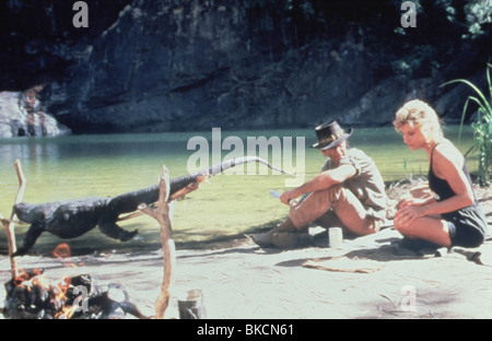 CROCODILE DUNDEE (1986) PAUL HOGAN, LINDA KOZLOWSKI CRCD 041 Stockfoto