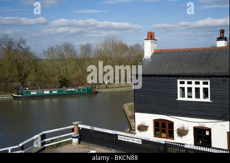 Boot bei Foxton Bottom Lock, Foxton sperrt, Leicestershire, England Stockfoto